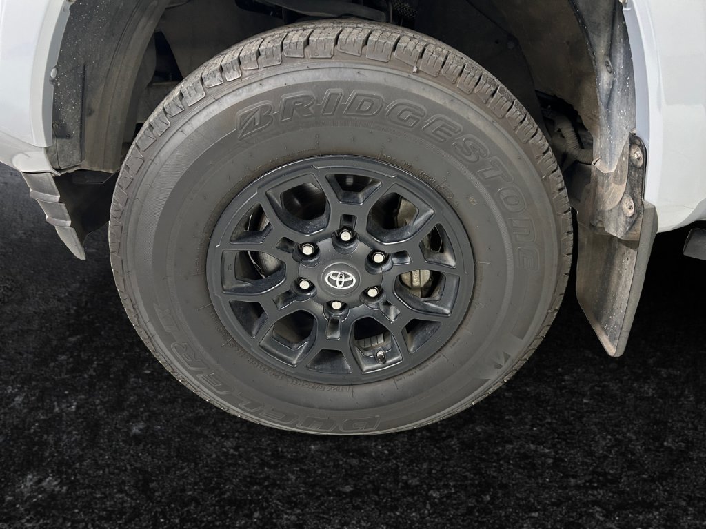 Used 2020  Toyota SR5 image 26