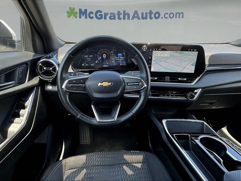 Used 2025 White Chevrolet LT image 11