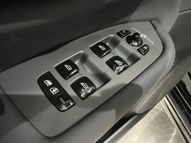 2026 Volvo XC90 Plus - Photo 11