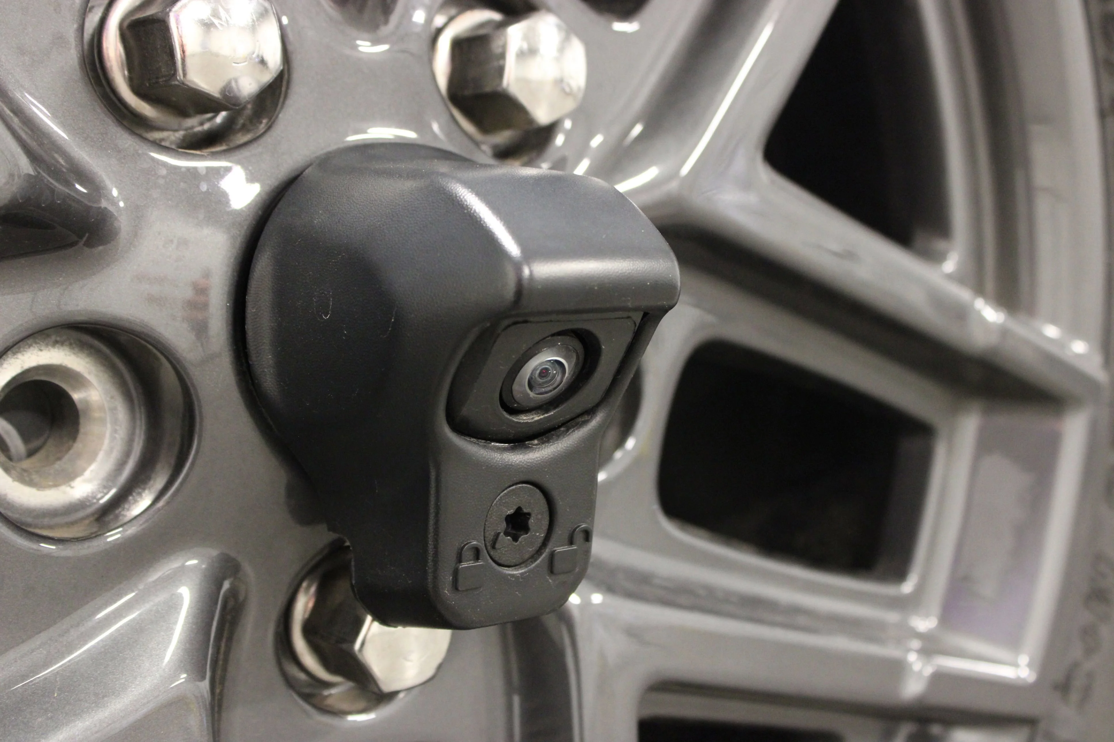 Used 2025 Granite Crystal Metallic Clearcoat Jeep Sport S image 11