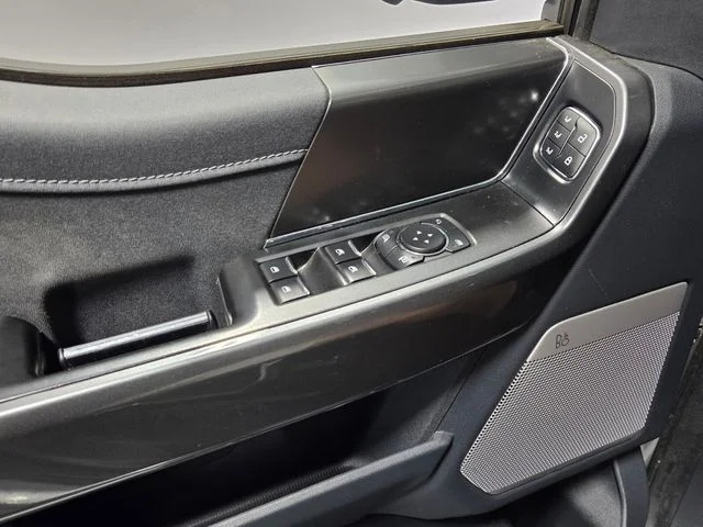 Used 2022 Silver Ford Lariat image 28