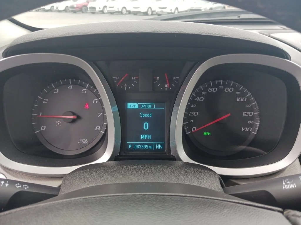 Used 2015 SILVER TOPAZ METALLIC Chevrolet LT image 18