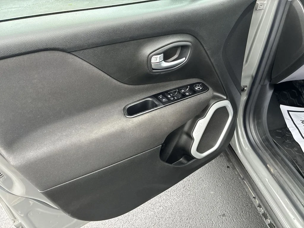 Used 2021 Gray Jeep Latitude image 13