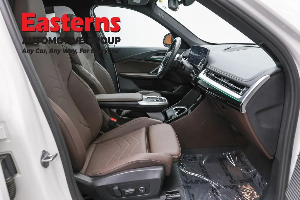 Used 2023 White BMW xDrive28i image 24