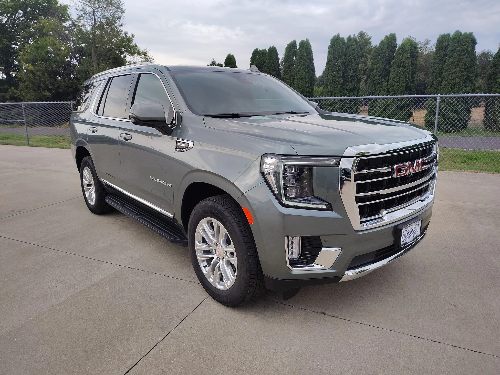 Used 2024 Frost GMC SLT image 26
