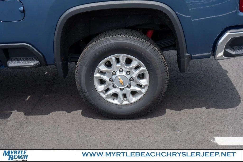Used 2025 Lakeshore Blue Chevrolet LT image 12