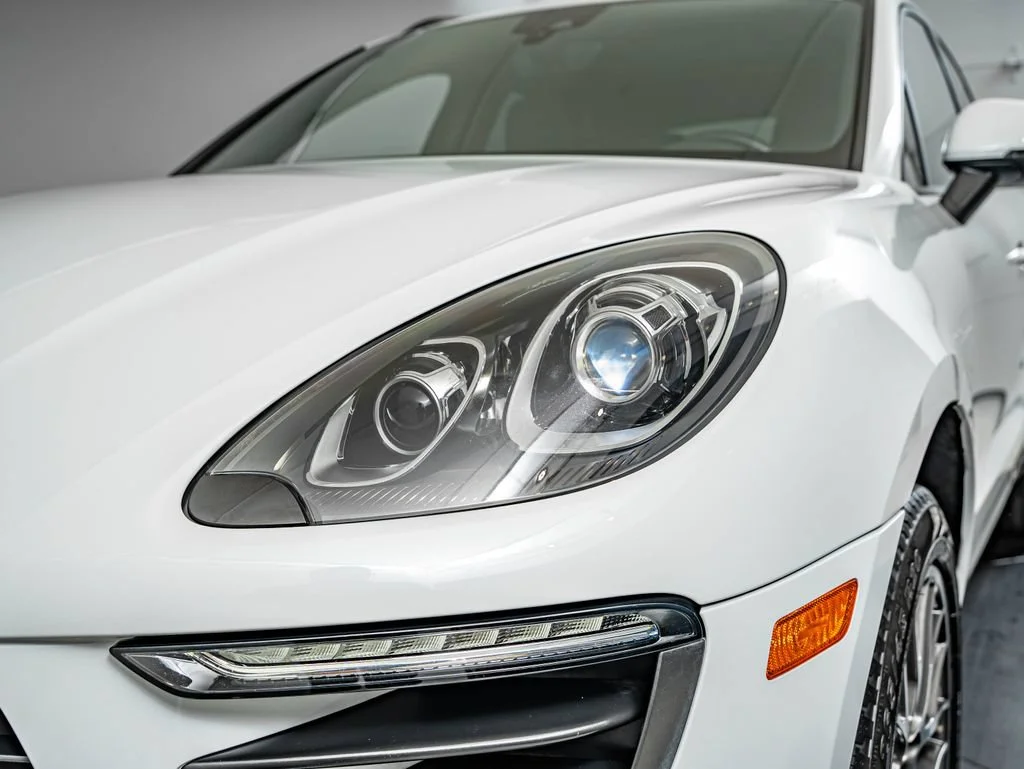Used 2018 White Porsche  image 16