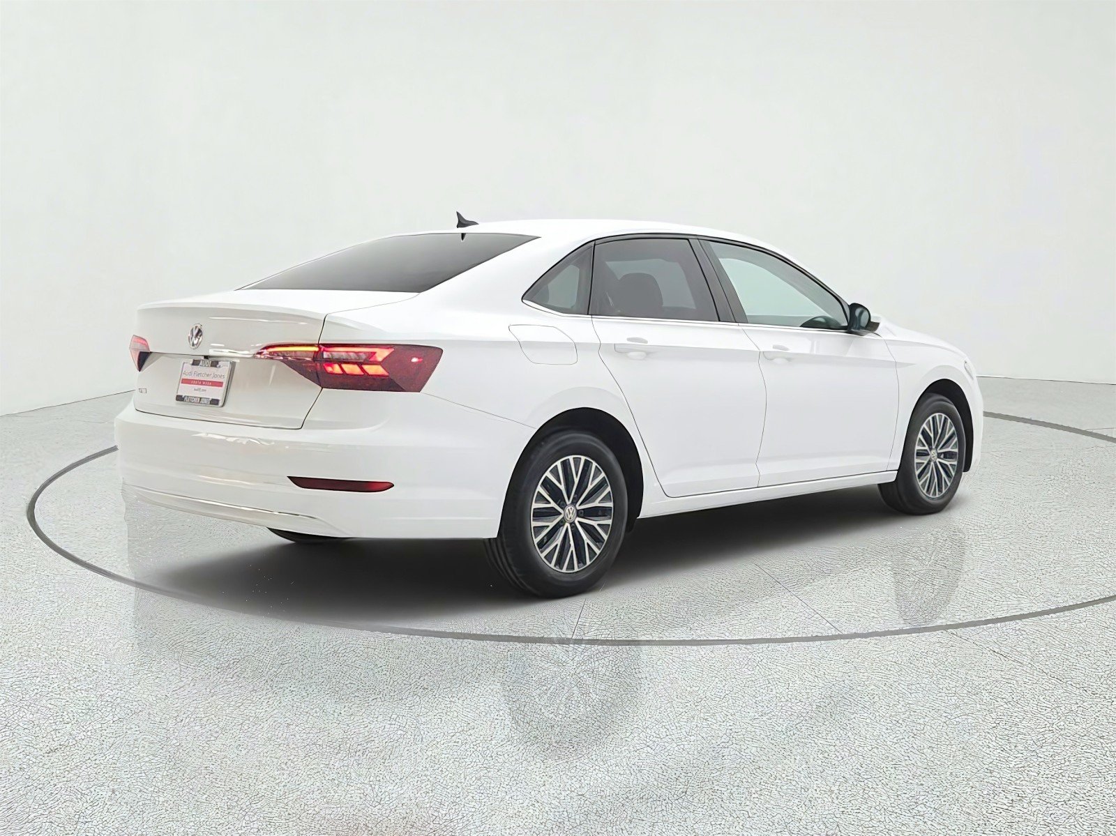 Used 2021 Pure White Volkswagen R-Line Auto image 5