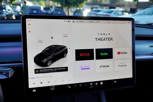 Used 2023  Tesla Long Range image 31