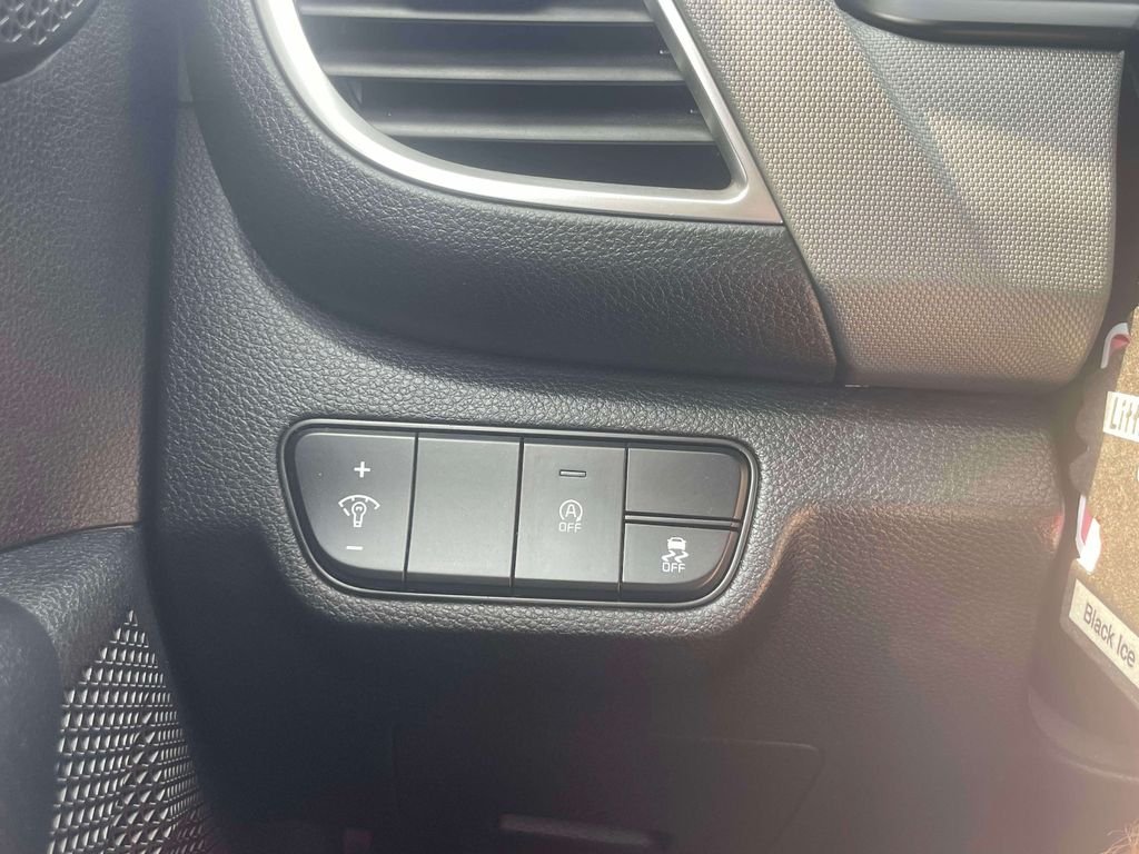 Used 2024 White Kia LX image 19