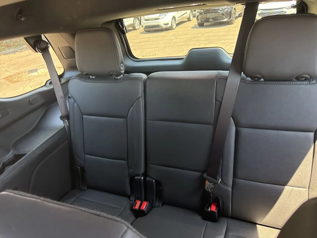 Used 2025 Summit White Chevrolet LT image 13