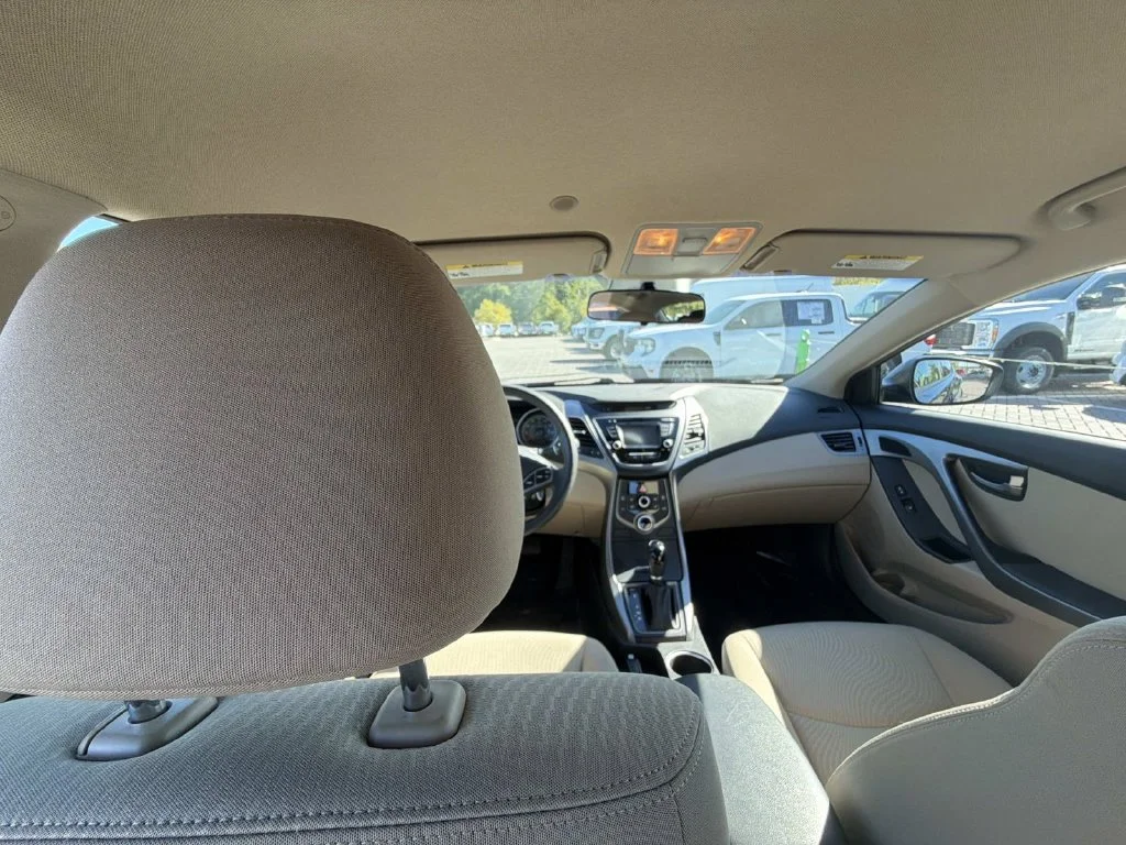 Used 2016 Black Hyundai SE image 12