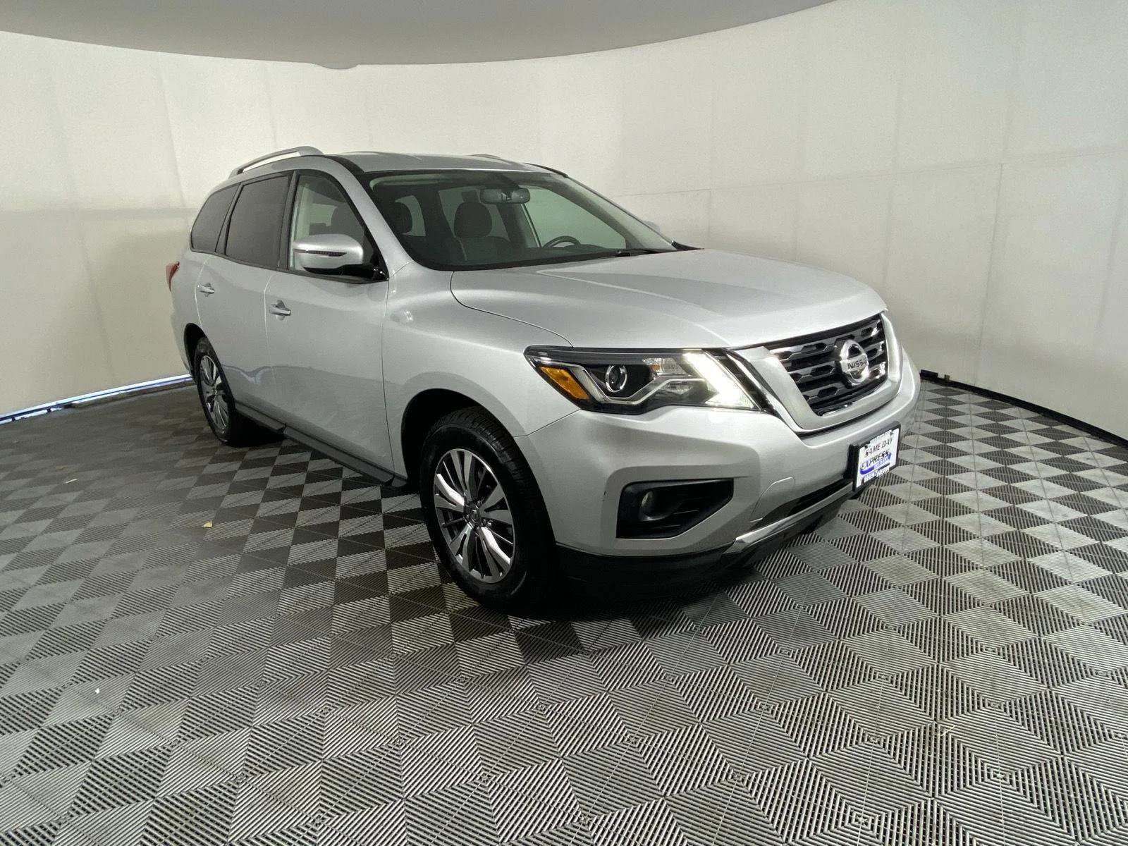 Used 2019 Brilliant Silver Metallic Nissan SV image 10