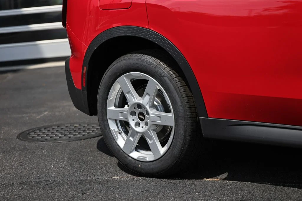 New 2027 Chili Red MINI Signature Plus image 6