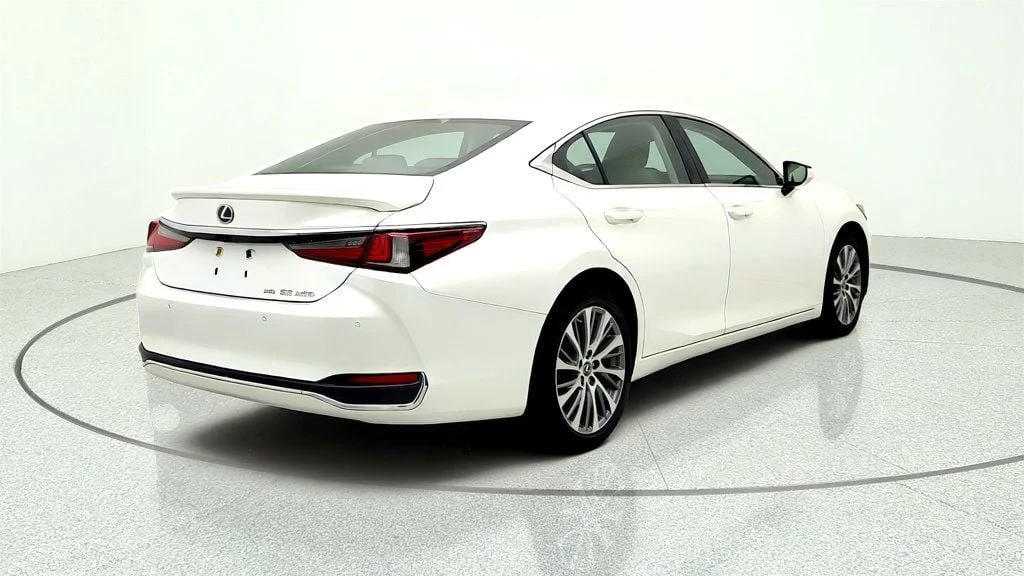 Used 2021 Eminent White Pearl Lexus ES 250 AWD w/ Premium Pkg & Blind Spot Monitor image 5
