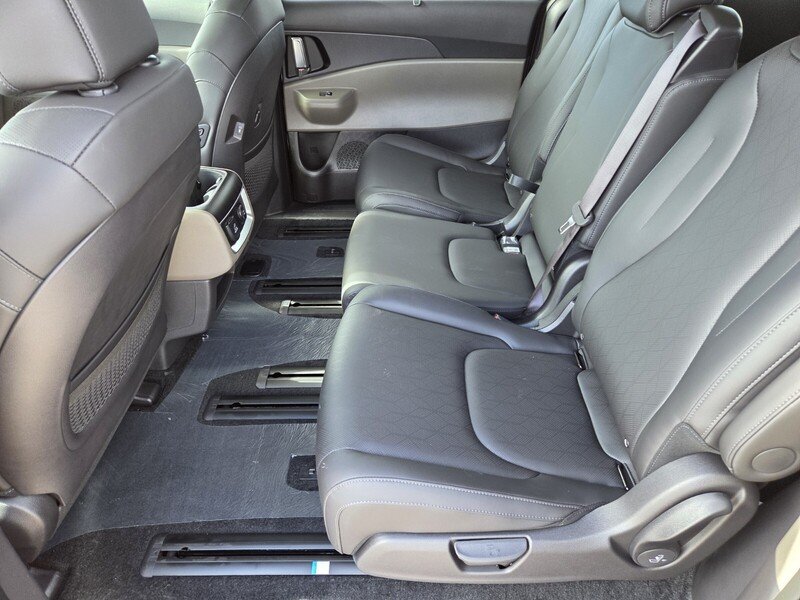 New 2026 Aurora Black Pearl Kia SX image 9