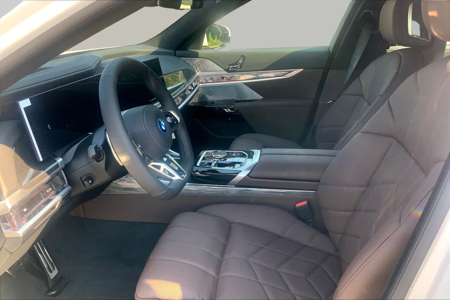 2026 BMW 7 Series 750e - Photo 7