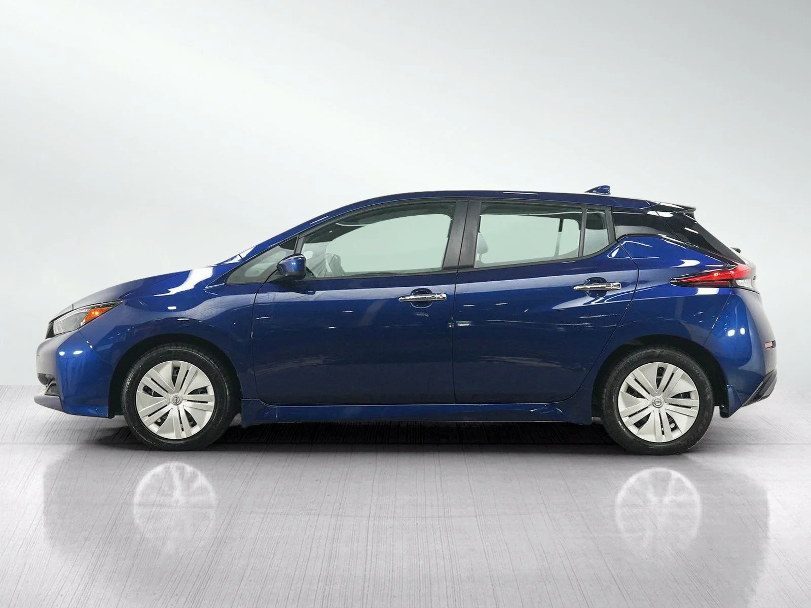 Used 2025 Nissan Leaf S with VIN 1N4AZ1BV4SC557610 for sale in Minneapolis, MN