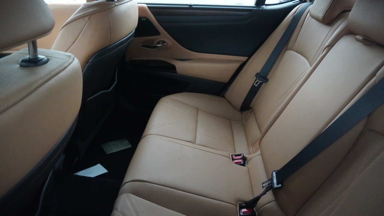 Certified Used 2022 Silver Lexus ES 350 Ultra Luxury image 12