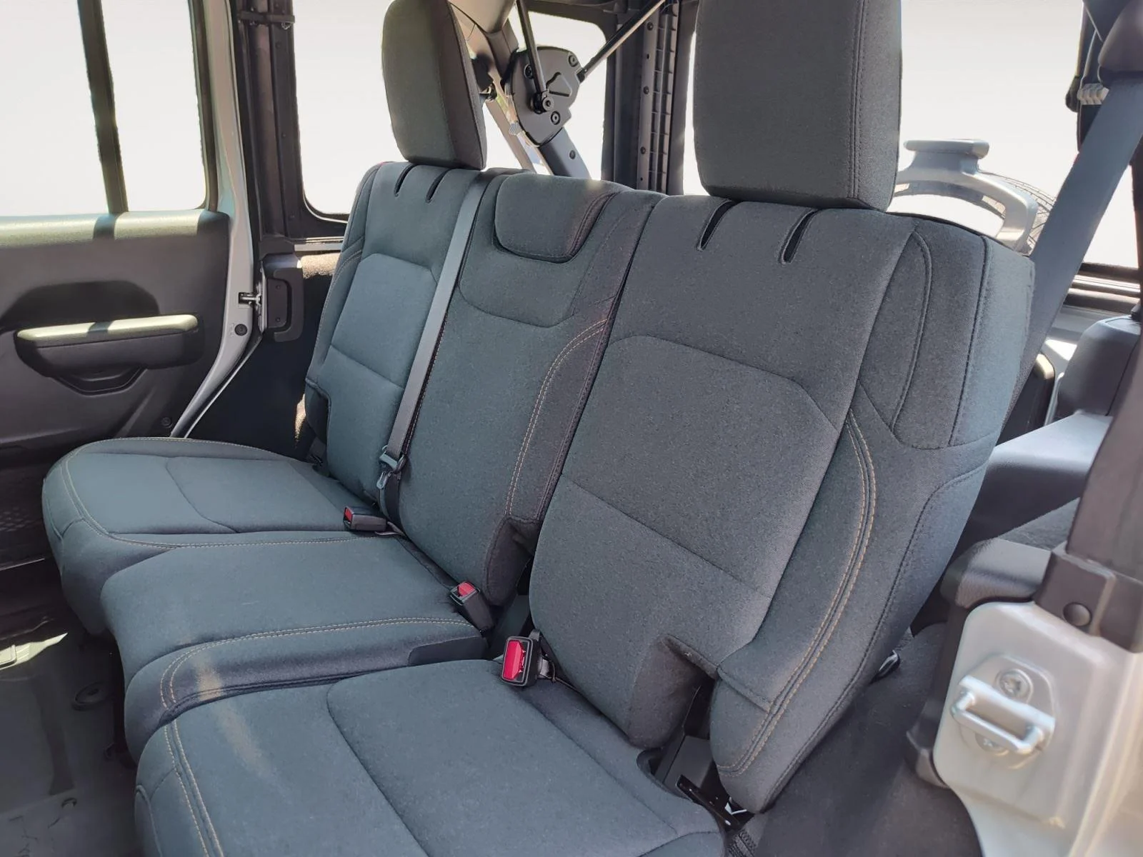Used 2024 Silver Zynith Clearcoat Jeep Sport S image 13