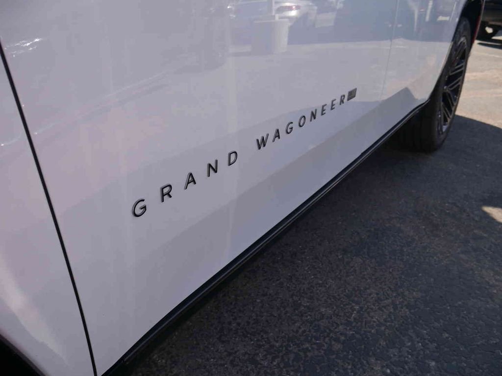 New 2026 Bright White Clear-Coat Exterior Paint Jeep Grand Wagoneer image 13