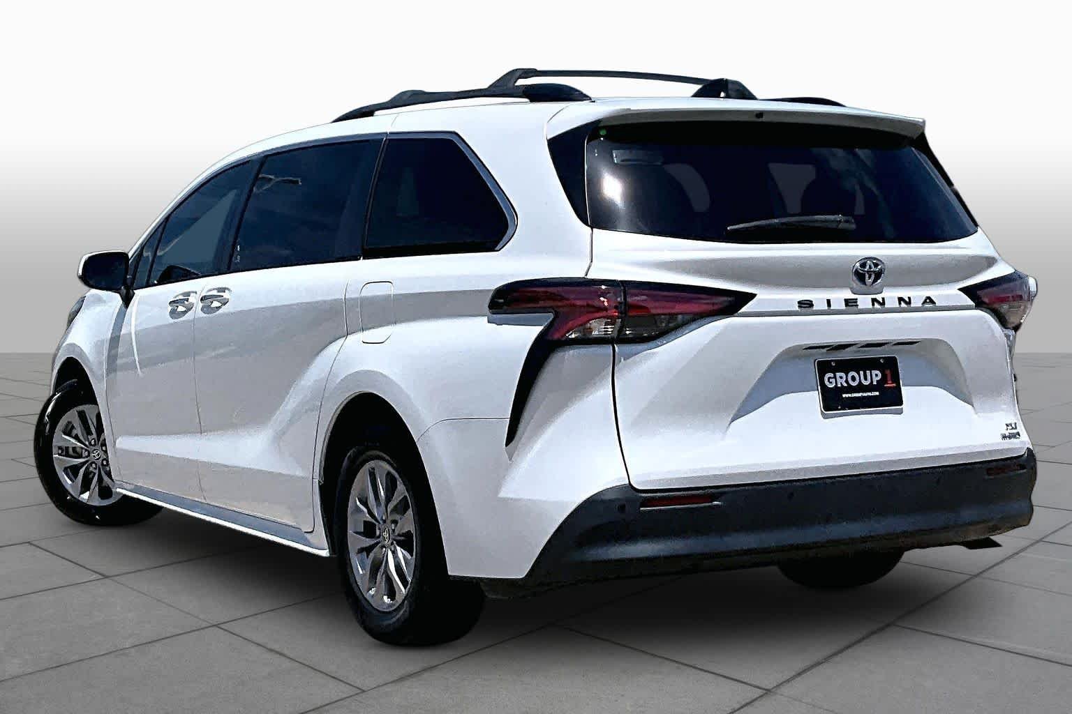 Used 2022 Wind Chill Pearl Toyota XLE image 12