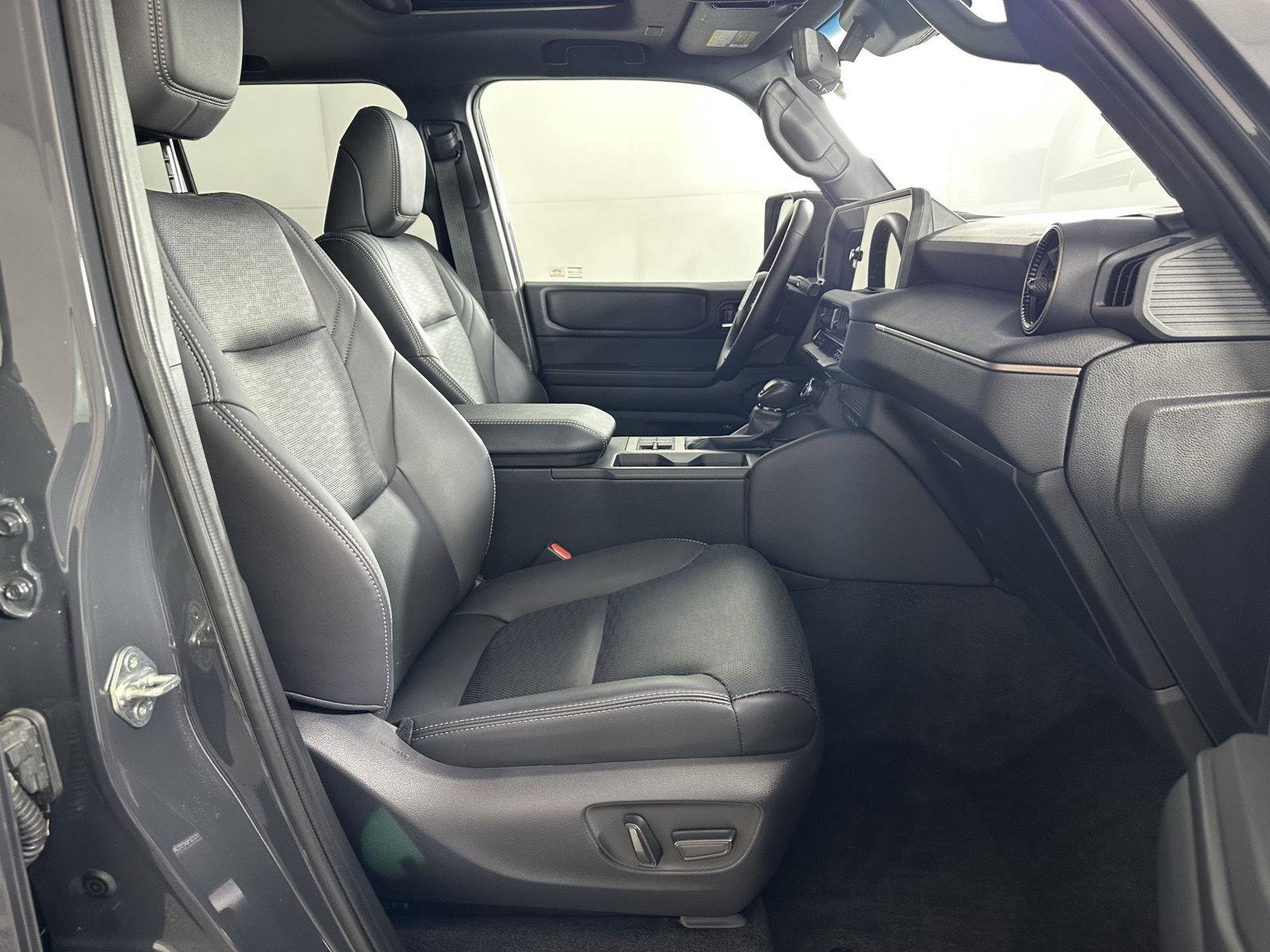 Used 2025 Underground Toyota Base image 28