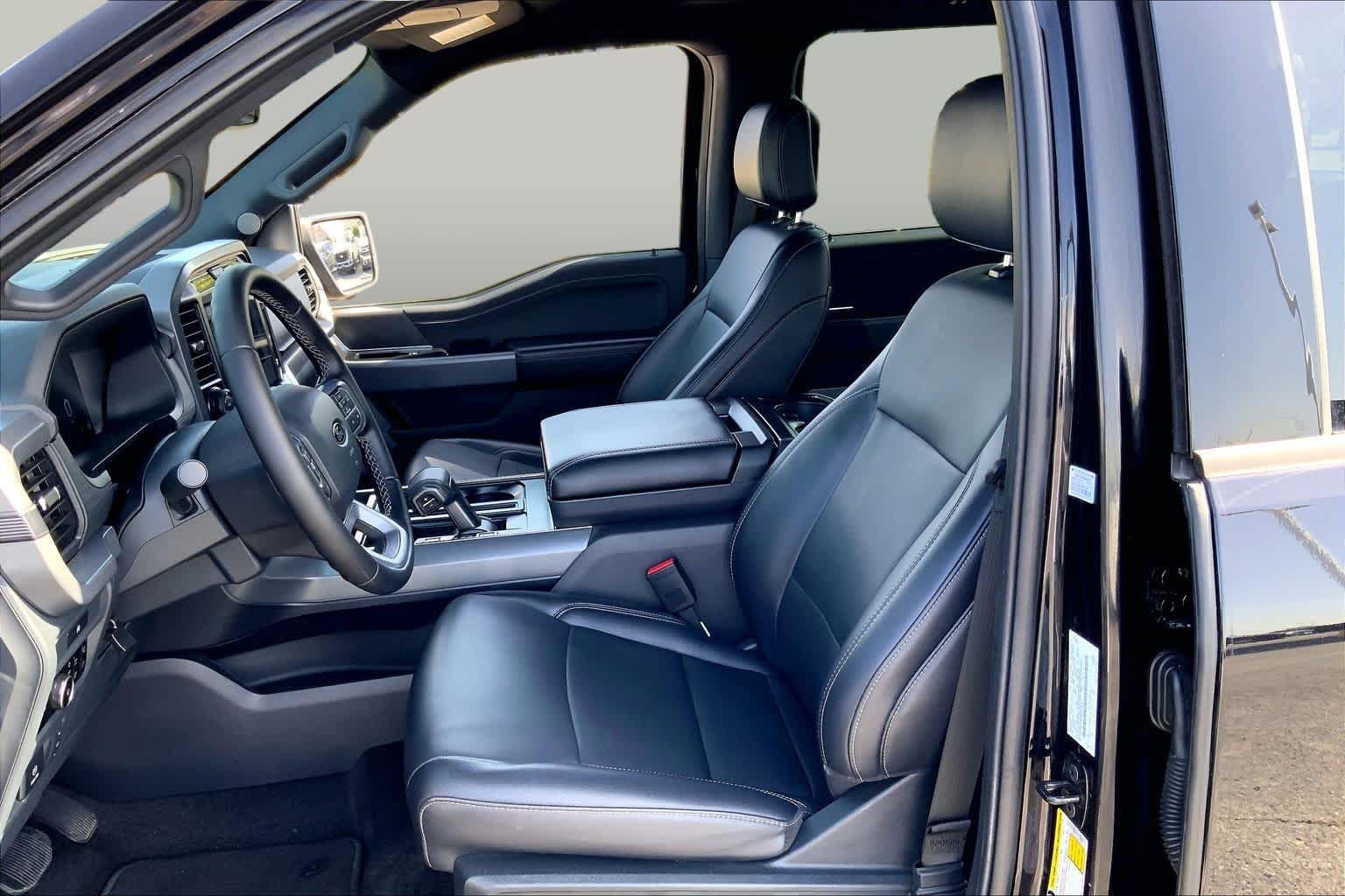Used 2025 Agate Black Metallic Ford XLT image 7