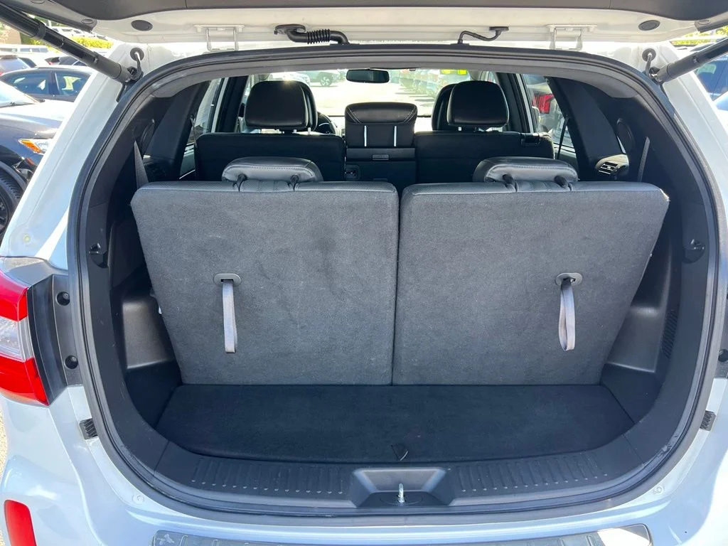 Used 2014 Snow White Pearl Kia Limited V6 image 10