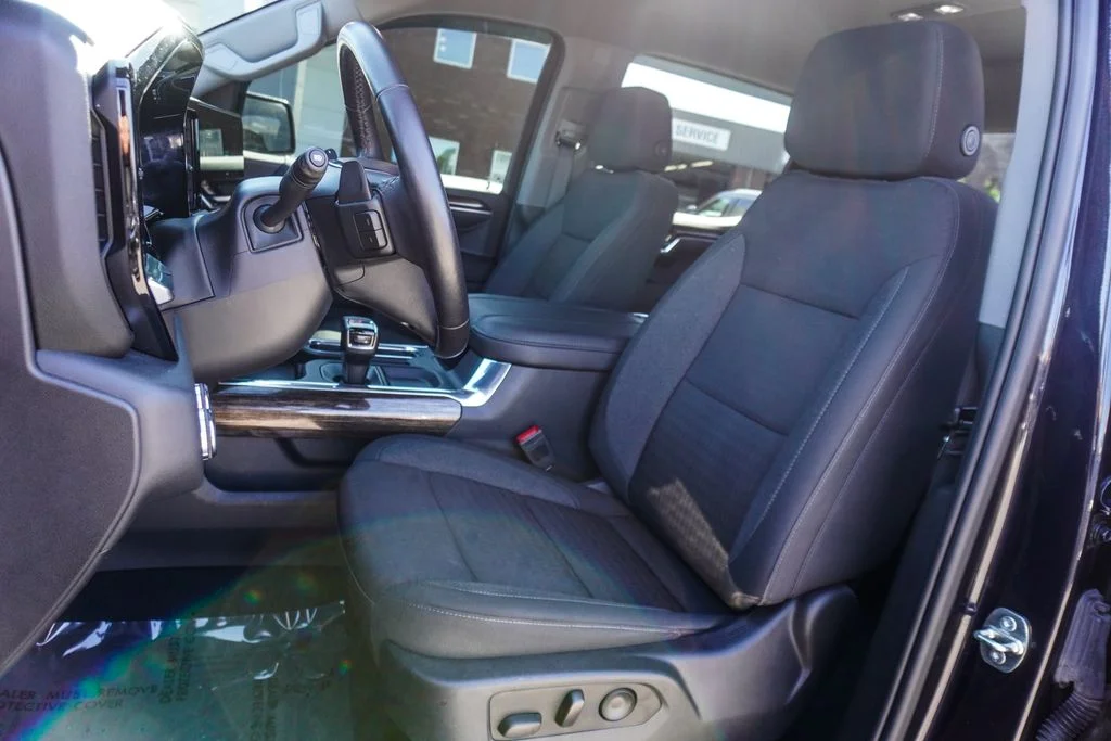 Used 2023 Silver GMC Elevation image 6