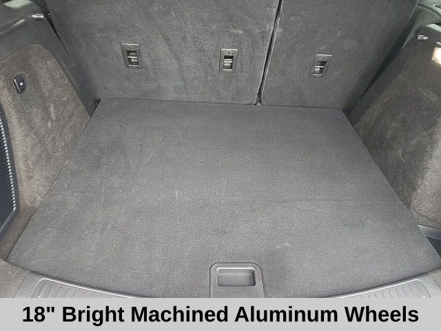 Used 2022 White Metallic Lincoln Standard image 16
