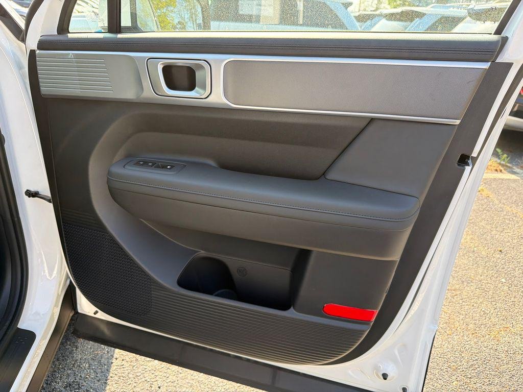 New 2026 White Hyundai SEL FWD image 14