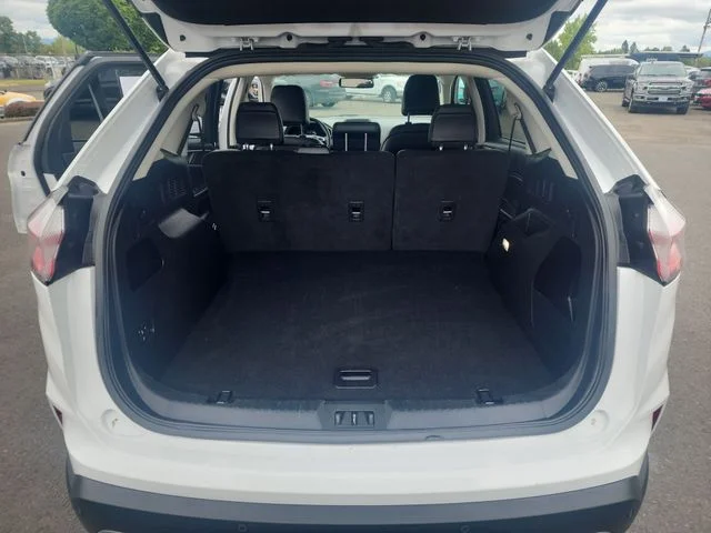Used 2024 Oxford White Ford SEL image 25