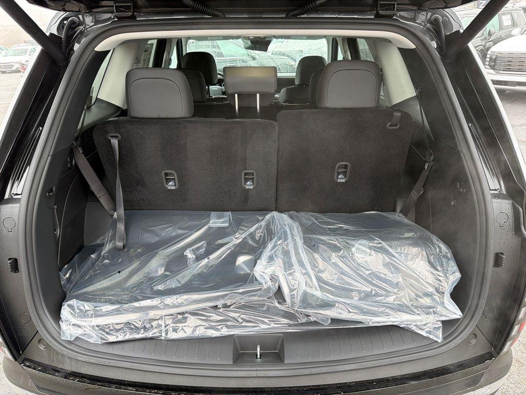 New 2026 Black Hyundai SEL FWD image 18