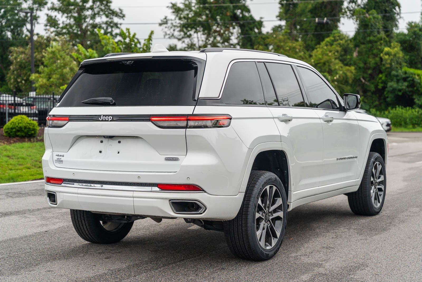 Used 2022 White Jeep Overland image 8