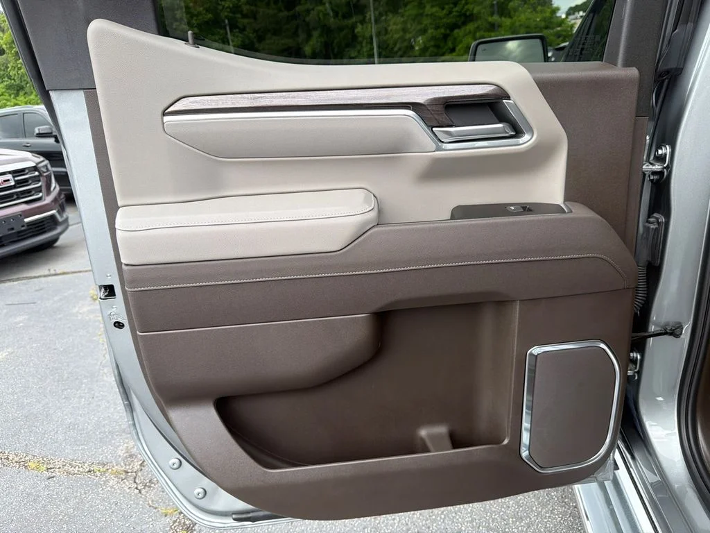 Used 2025 Gray Chevrolet LTZ image 21