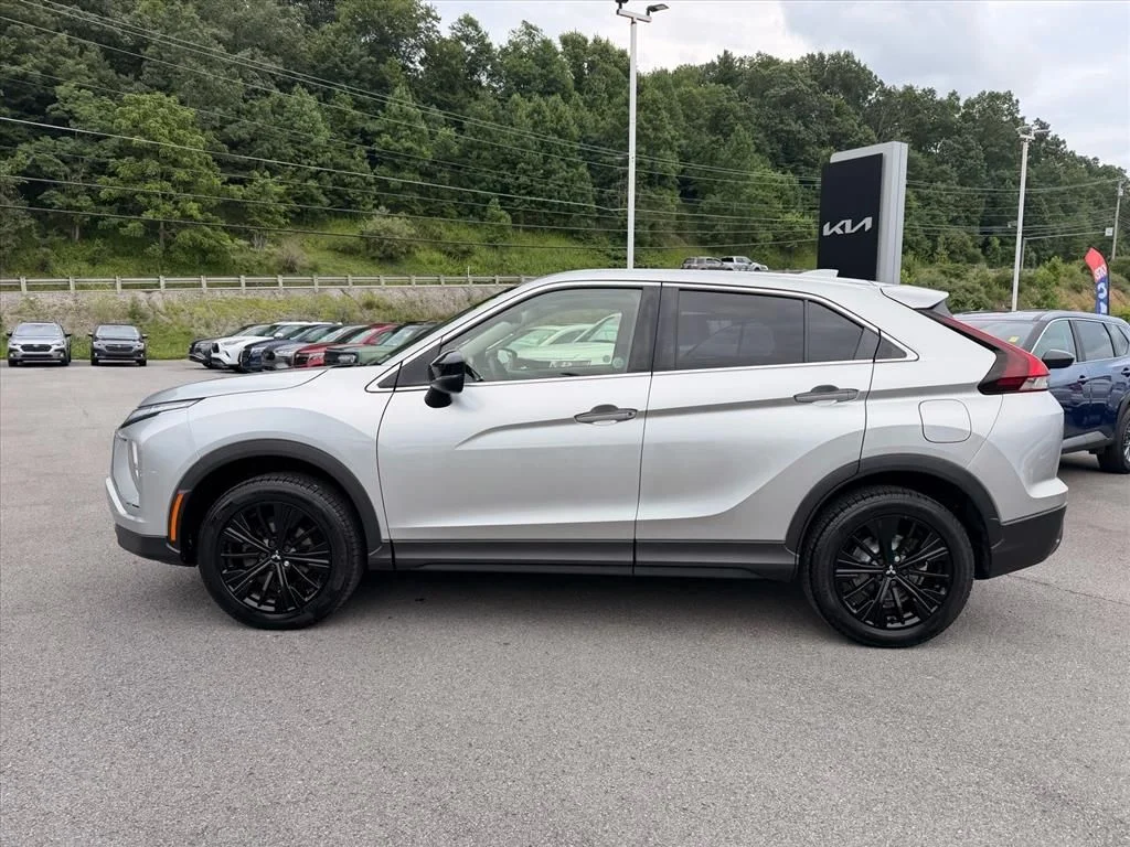 Used 2022 Silver Mitsubishi LE image 4