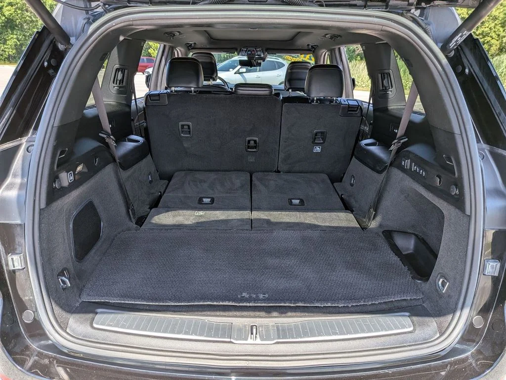 Used 2021 Black Jeep Summit image 28