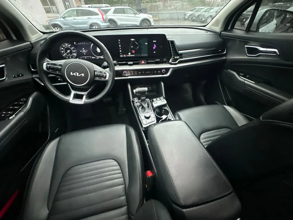 Used 2025 White Kia SX-Prestige image 25