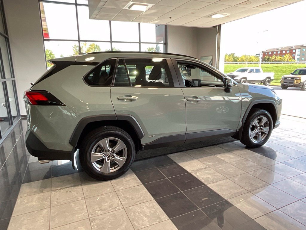 Certified Used 2022  Toyota XLE image 6