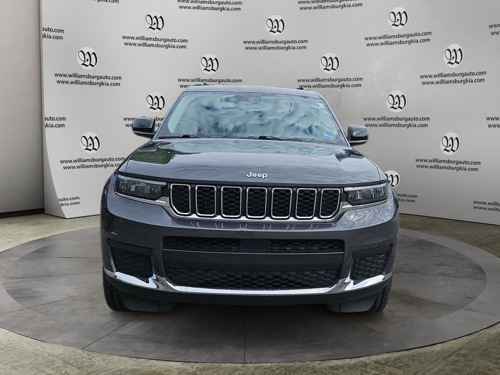 Used 2023 Gray Jeep Laredo image 8