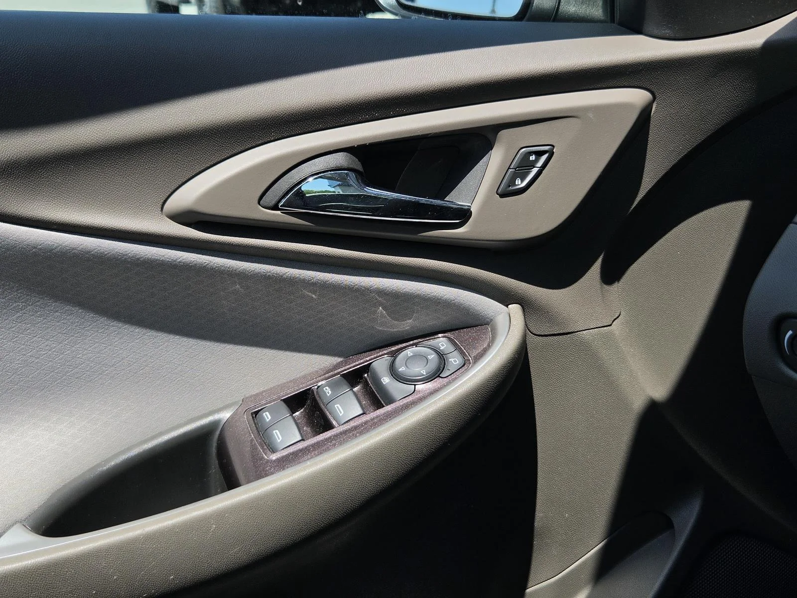 Used 2024 Mineral Gray Metallic Chevrolet LT image 25