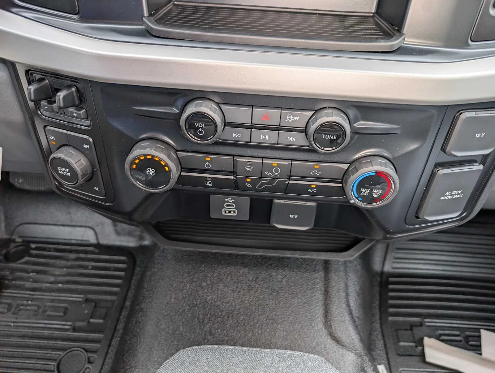 New 2026 Oxford White Ford F-250® XLT image 16