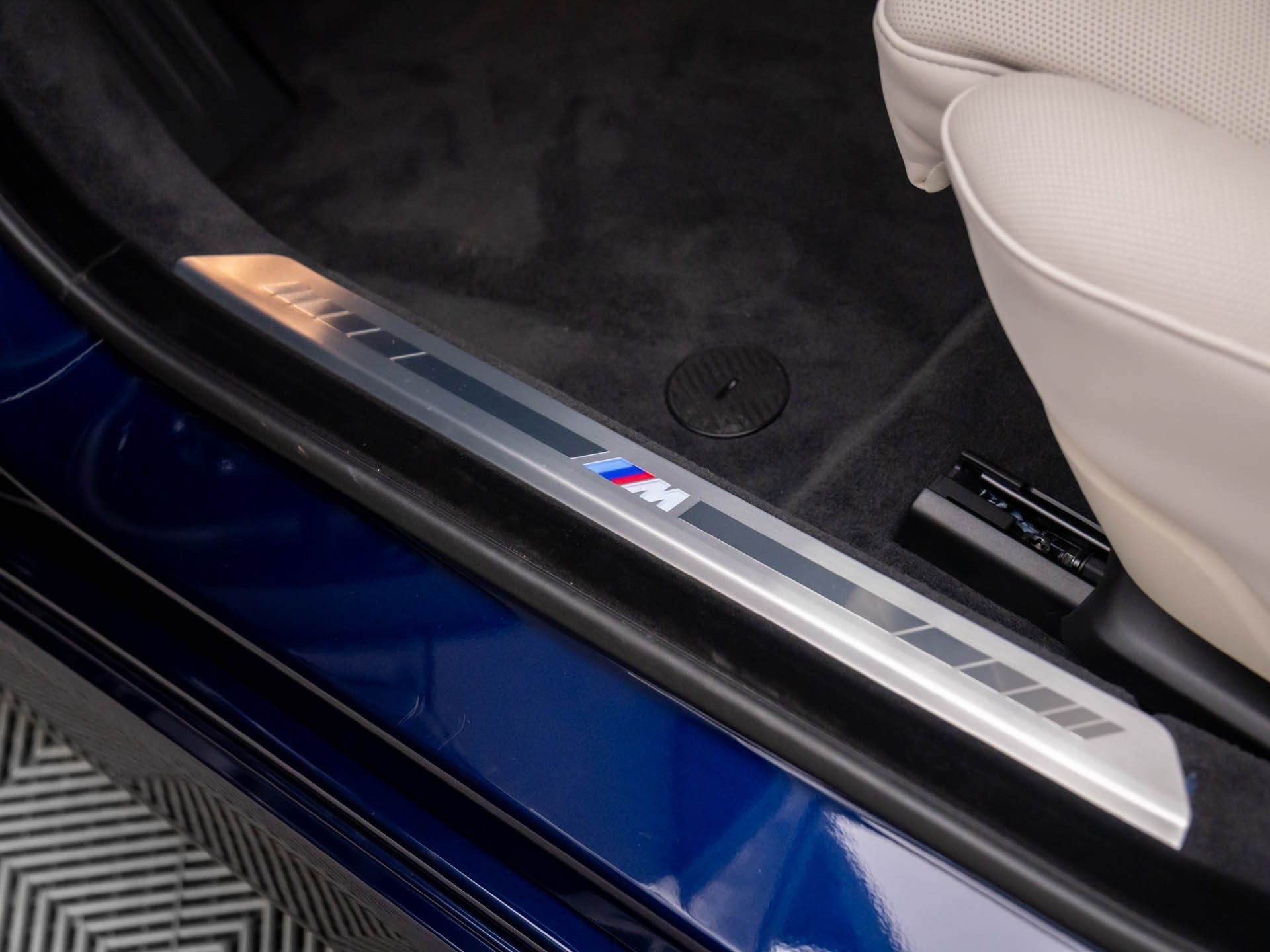 New 2026 Tanzanite Blue II Metallic BMW 750e xDrive image 16