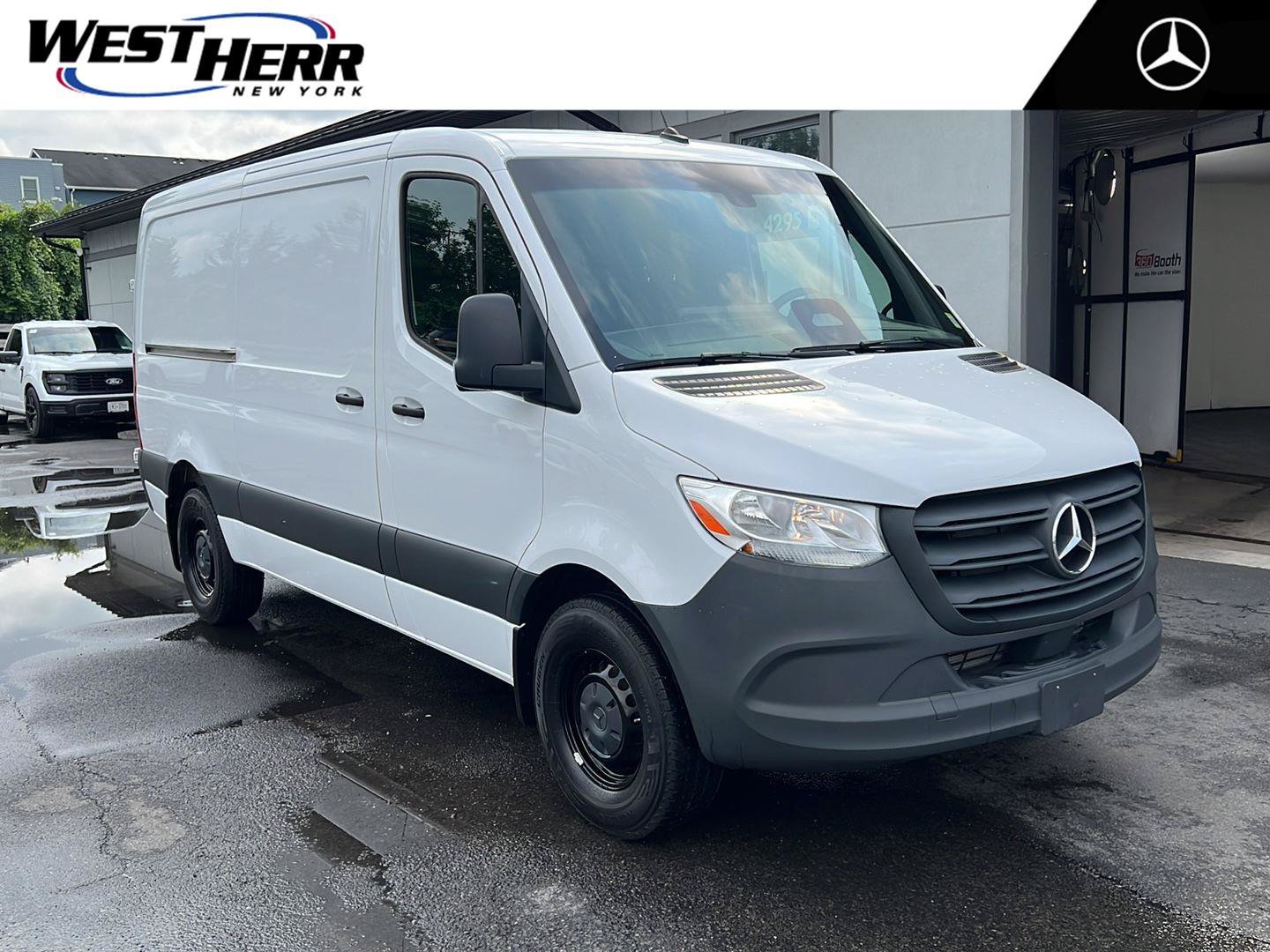 New 2025 Arctic+White Mercedes-Benz Cargo Van 144" Standard Roof 4cyl HO image 31