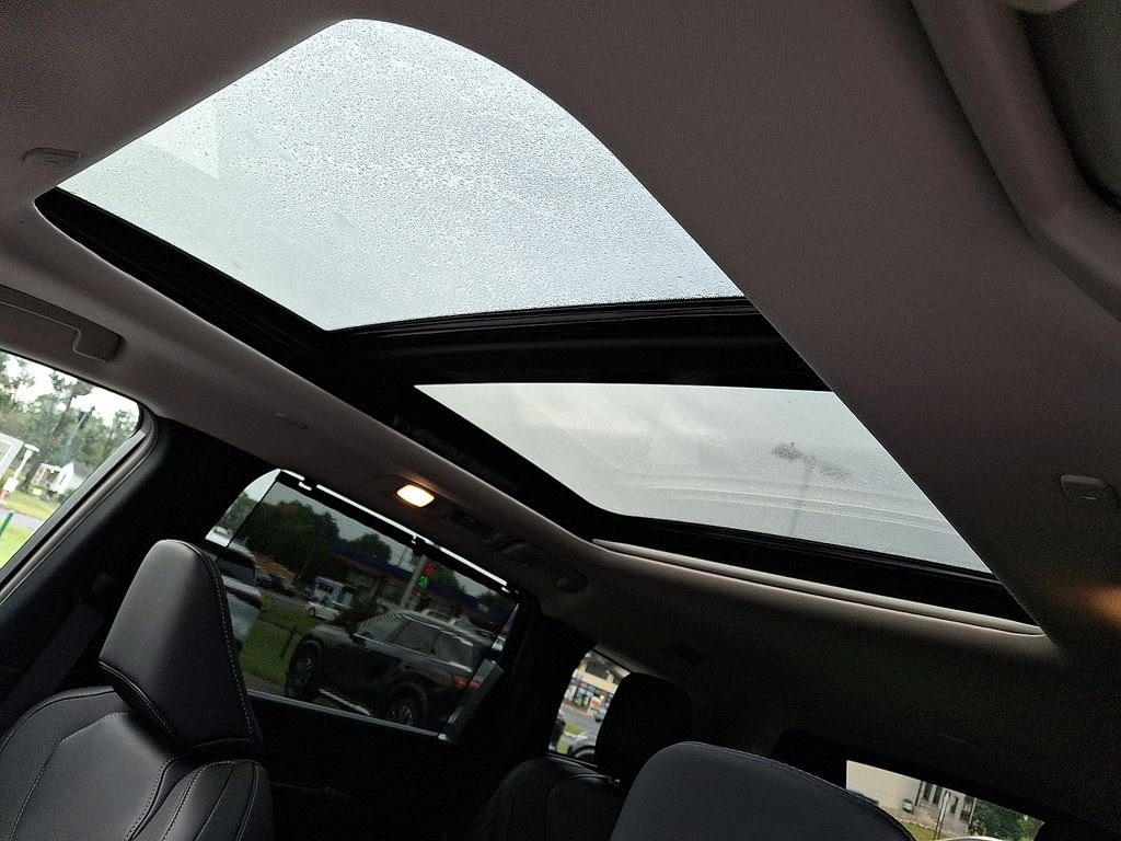 Used 2026 White INFINITI LUXE image 11