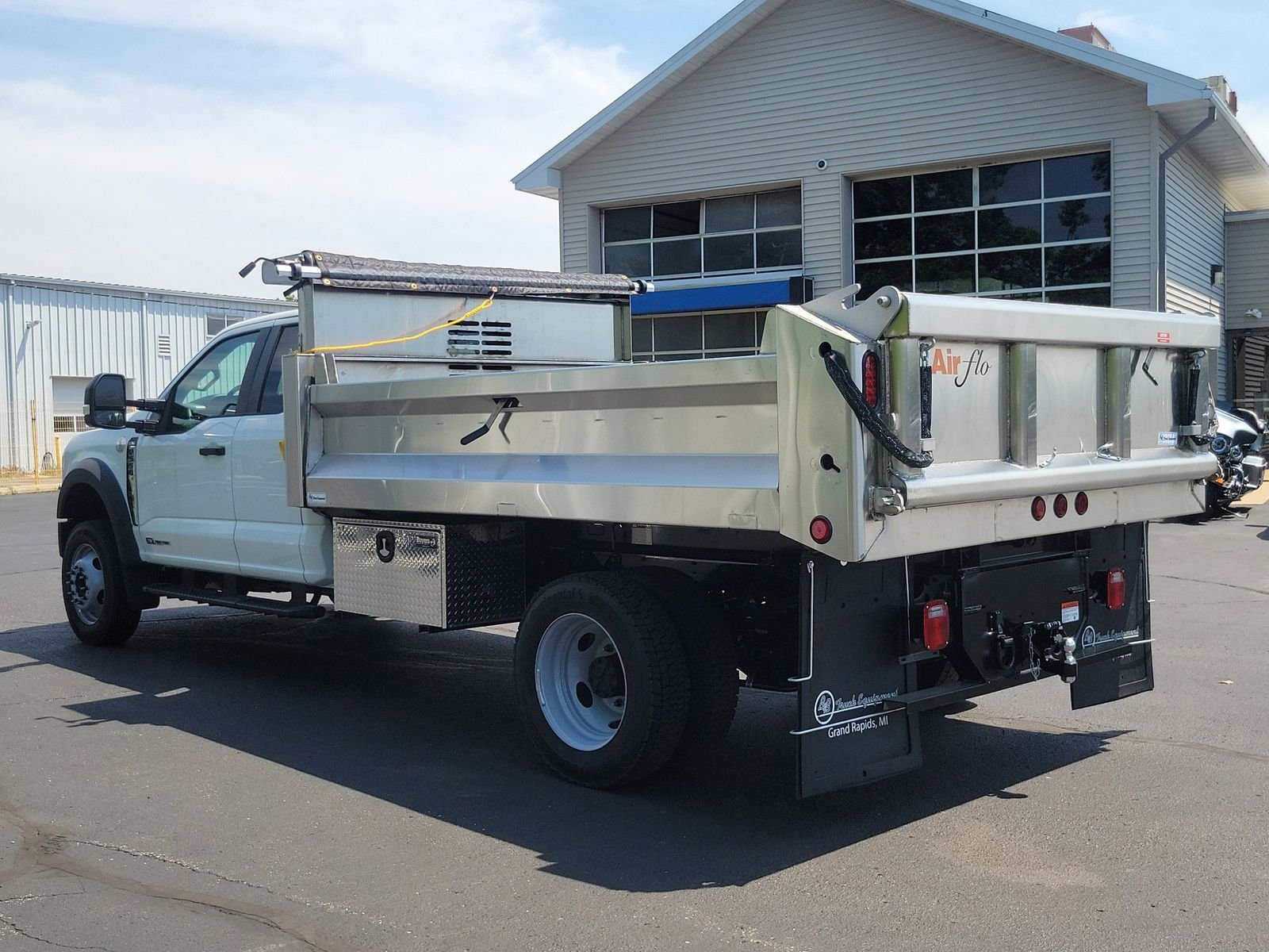 New 2026 Oxford White Ford F-550® XL image 35