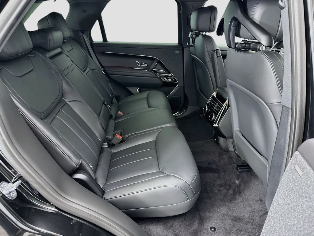 New 2026 Santorini Black Land Rover Dynamic SE image 21