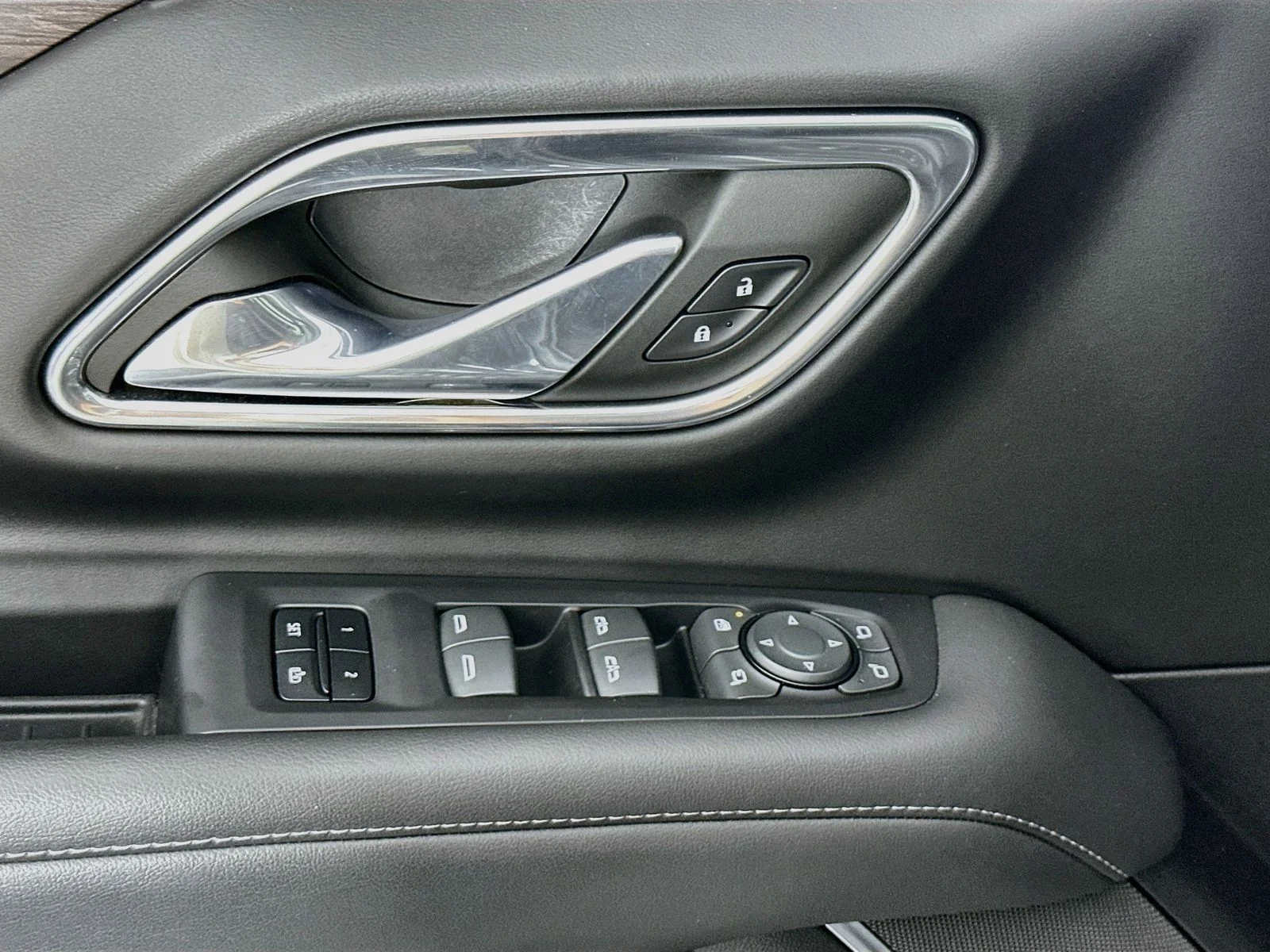 Used 2023 Black Chevrolet Z71 image 19