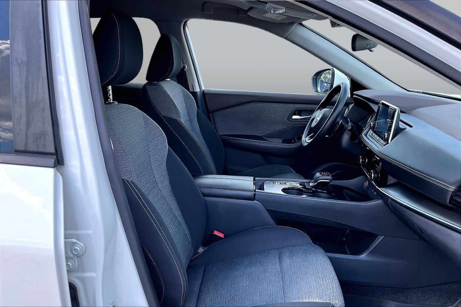 Used 2022 Pearl White Tricoat Nissan SV image 9